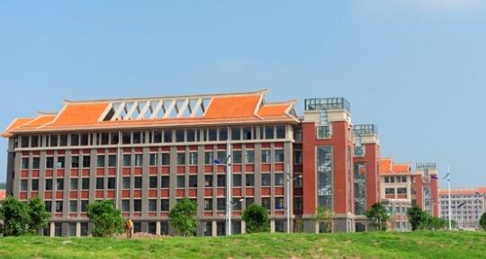 北部灣大學(xué)在哪里？北部灣大學(xué)濱海校區(qū)地址是多少？郵編是多少？