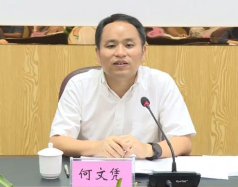 何文憑簡歷：貴港市委常委、市委秘書長何文憑，曾任廣西黨委辦公廳副主任，百色市委常委、田東縣委書記